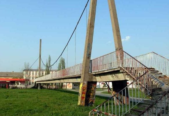 Tervezői baki: kiszervezték a folyót a híd alól