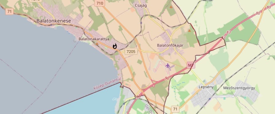 Kigyulladt ház miatt lezárták a 71-es főutat Balatonakarattyán