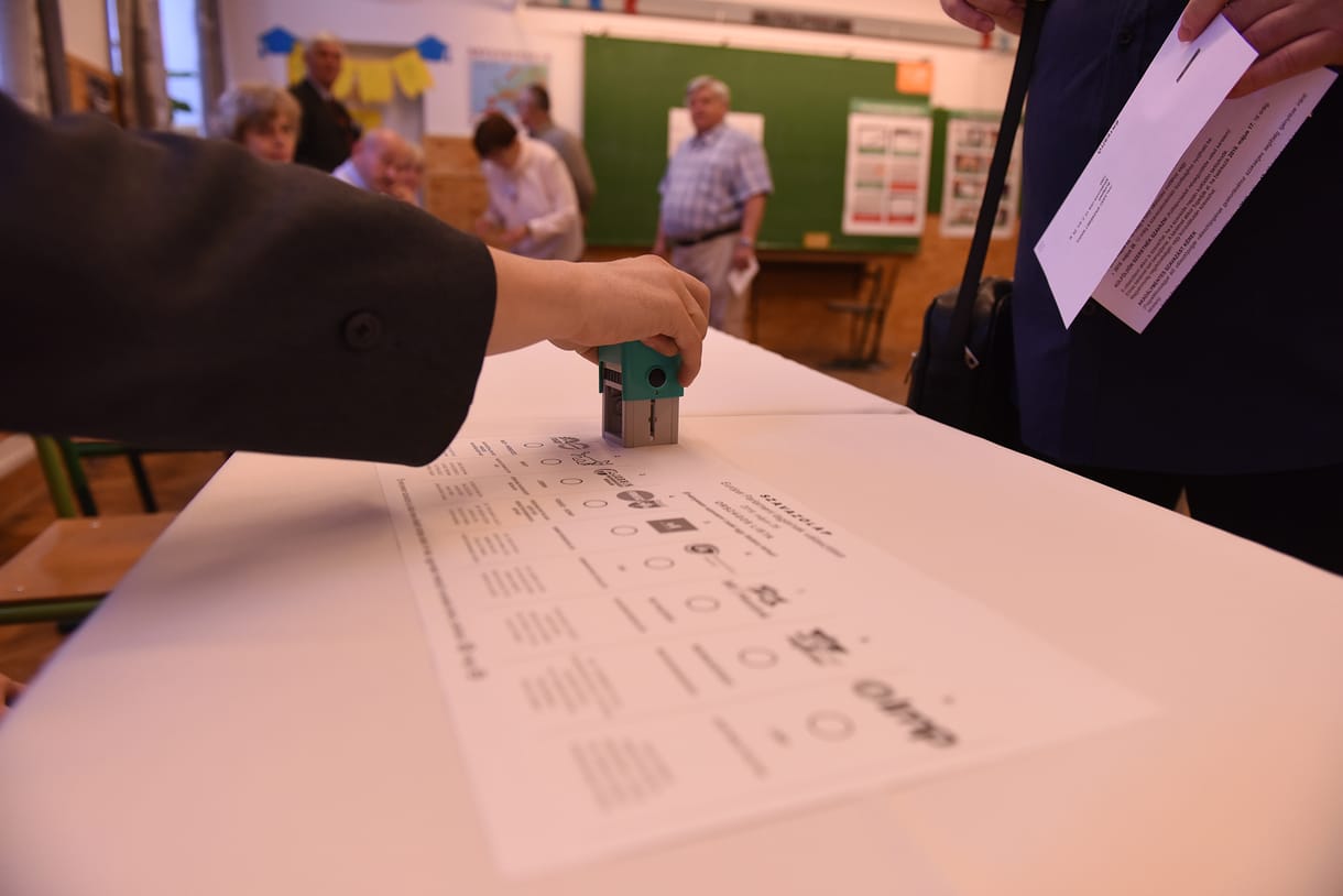 Rekord magasan, 42 százalékon zárhat a részvétel