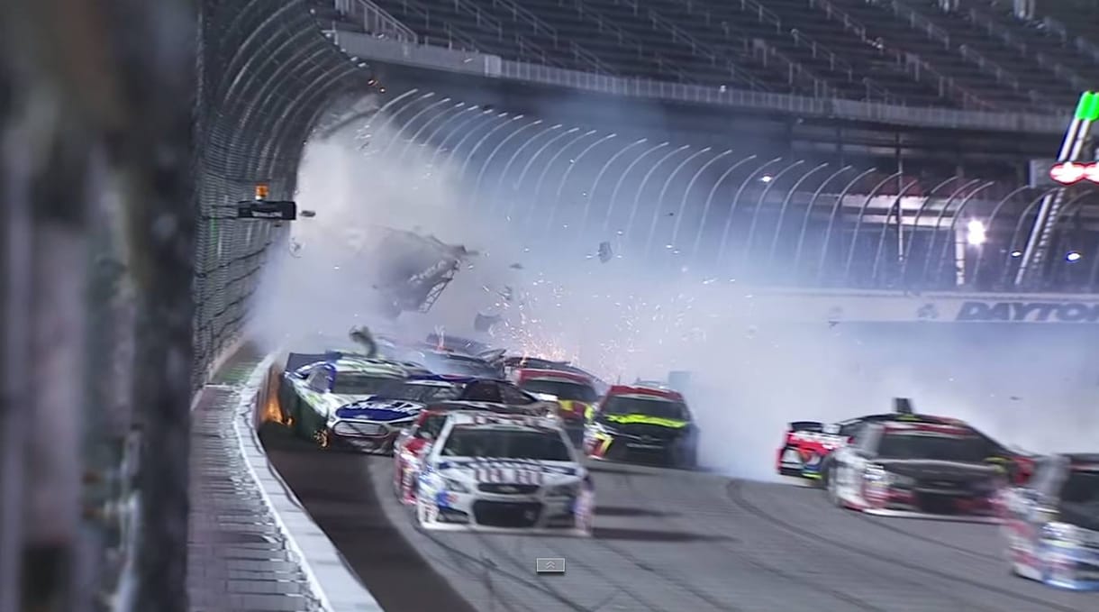 Videó: Erre a NASCAR-balesetre tényleg nincsenek szavak