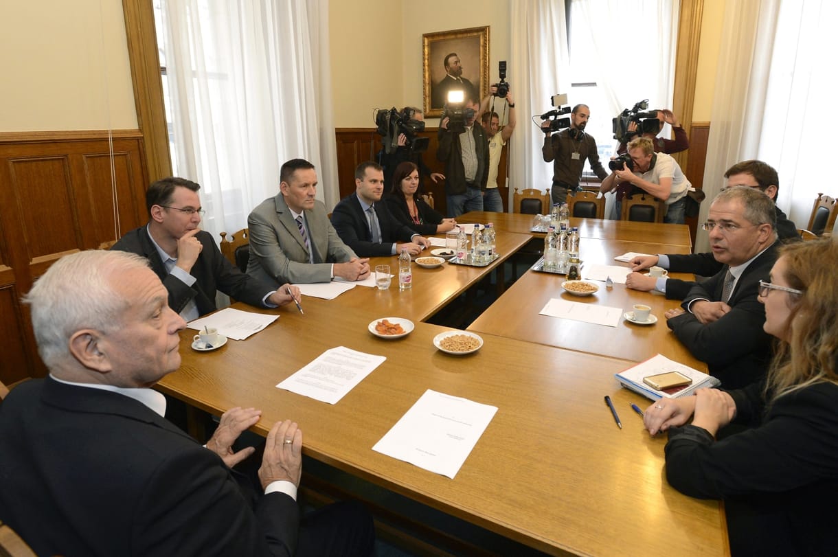 Gulyás Gergely elfutott, Kósa Lajos káoszozott az ötpártin