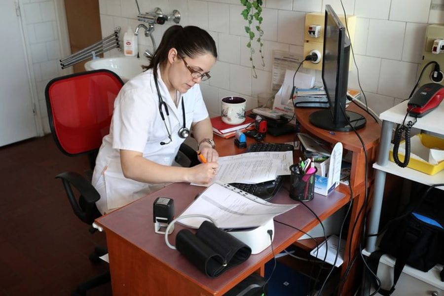 Lenne tennivaló a háziorvosokkal, de az államosítás valószínűleg nem jó megoldás