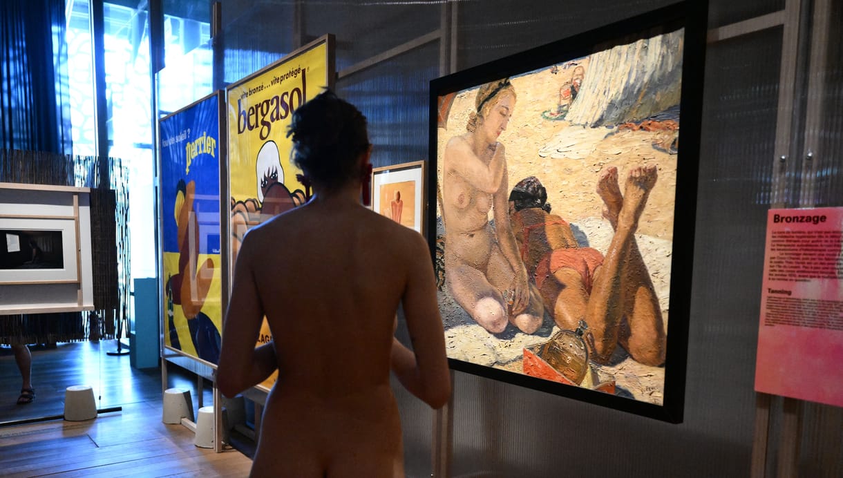 A naturizmusról szóló marseille-i kiállítást meztelenül is meg lehet nézni