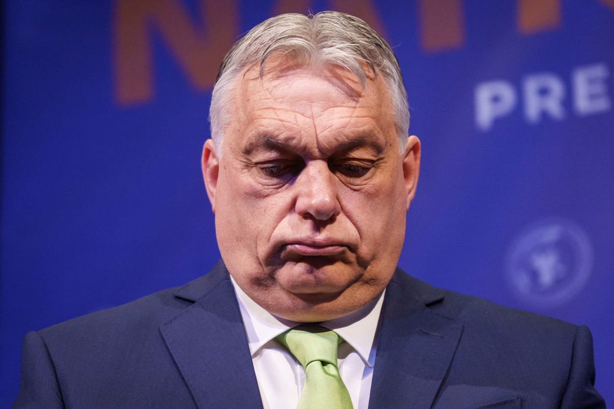 Üzemanyagárak: Orbán Viktor 4 forint miatt fenyegetőzik