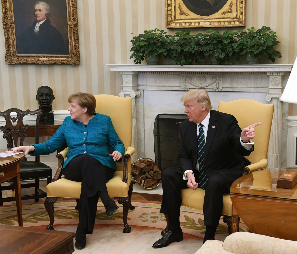 Süket fülekre talált Merkel a Fehér Házban