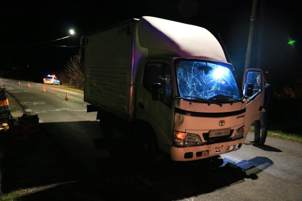 Teherautó gázolt halálra egy gyalogost Kaposváron - videó a helyszínről