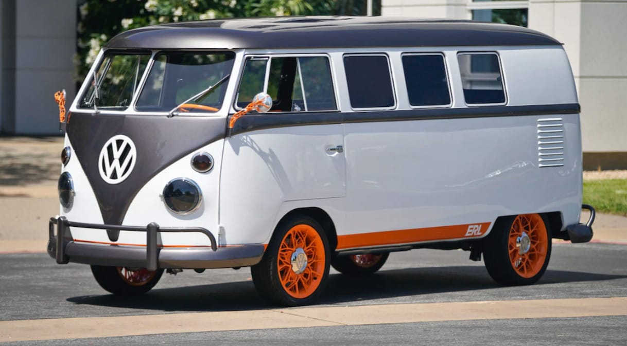 Pszichedelikus elektromos hippi buszt varázsolt a Volkswagen