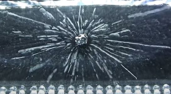 Így néz ki a láthatatlan pusztító: videó készült az urán sugárzásáról