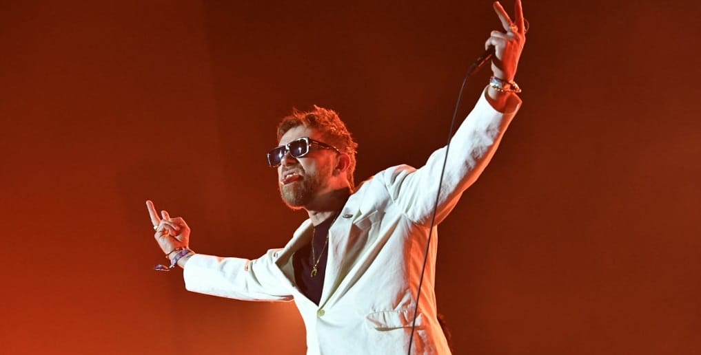 Annyira bosszantották a nézők a Blur énekesét, hogy elkáromkodta magát