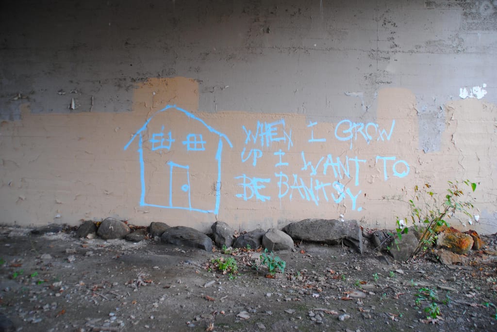 Street art percek: Banksy vandálságra neveli a kiskorúakat?