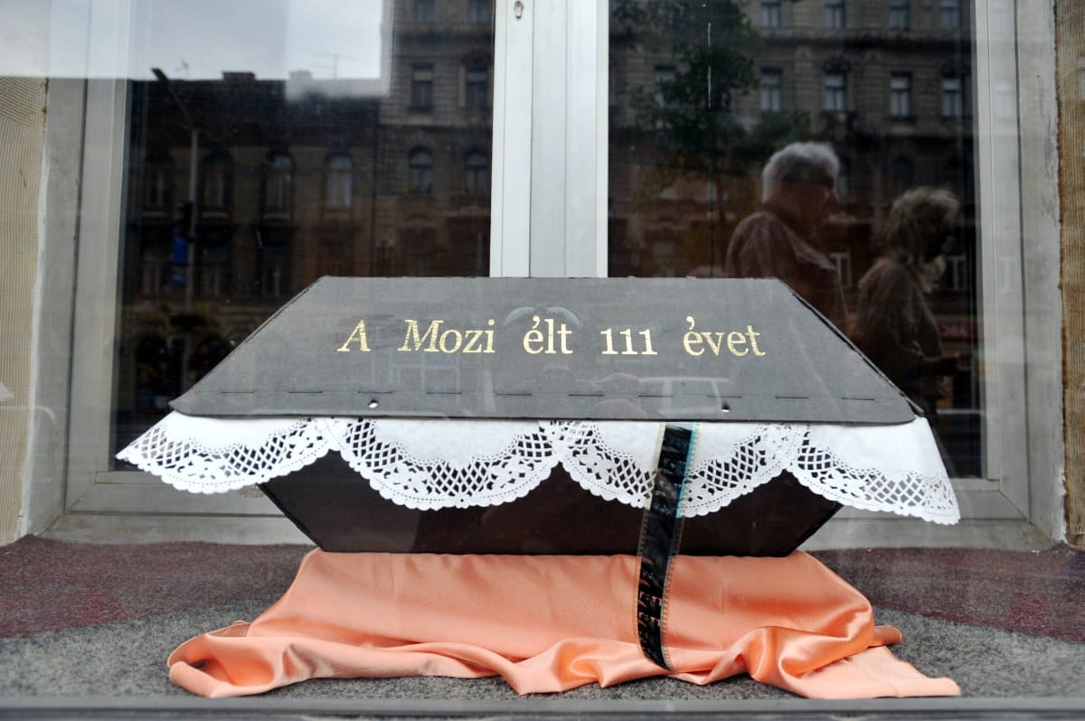 111 év után bezárt az Európa mozi