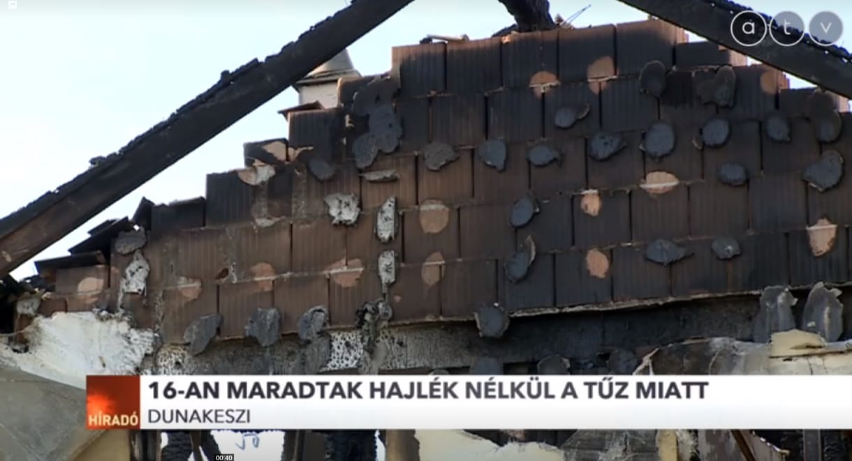 Villámcsapás miatt kapott lángra több ház csütörtök éjjel, 16-an lettek hajléktalanok