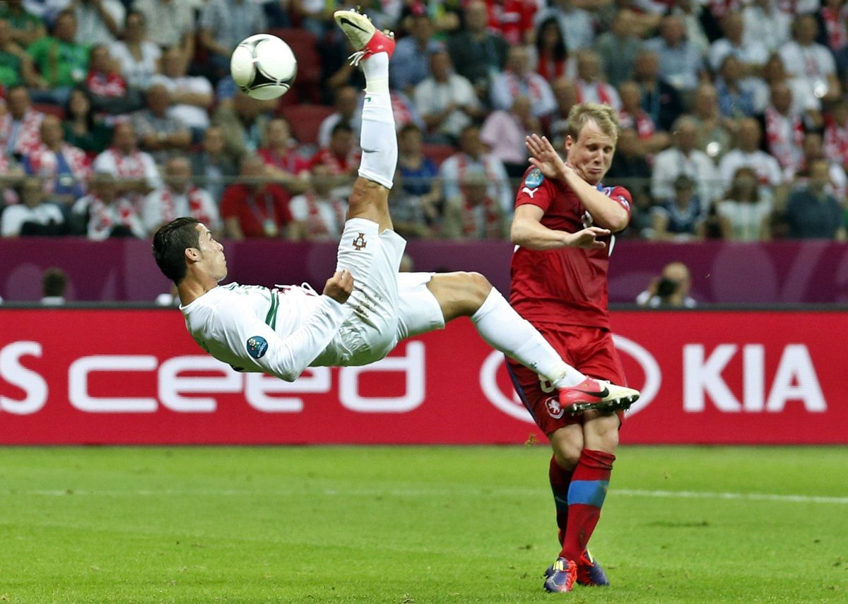 Megint Ronaldo, négy között a portugálok