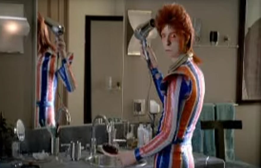 Bowie reklámfilmeket is csinált