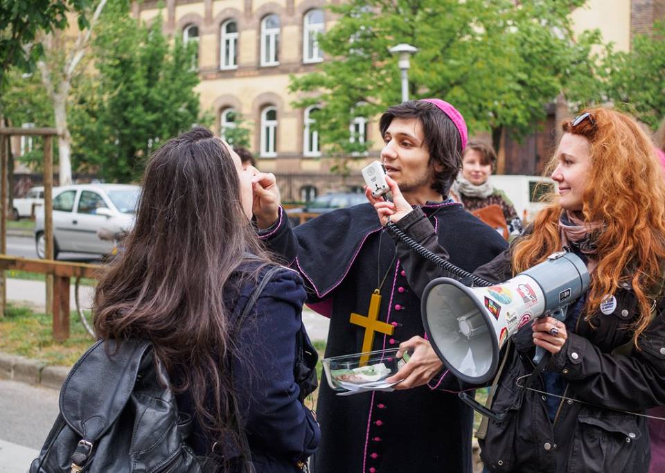 A bíróságon elkaszálták a tavalyi lengyel abortusztörvény elleni tüntetés résztvevőit