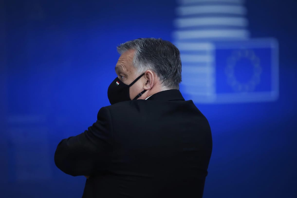 Süddeutsche Zeitung: A Néppártnak színt kell vallania Orbánról