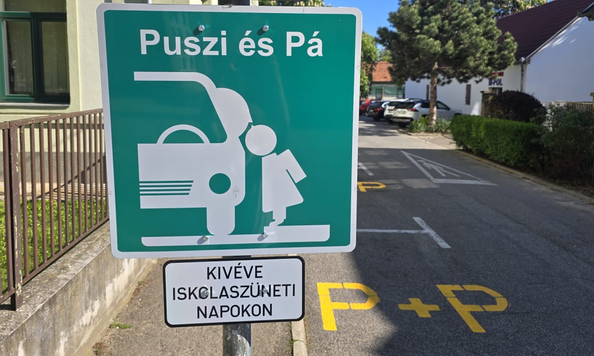 Puszi és Pá: mától új megállási szabályra kell figyelniük az autósoknak