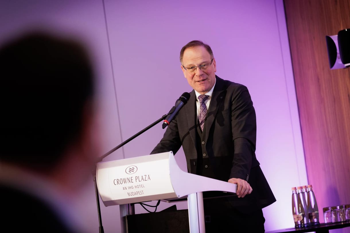 Navracsics Tibor: Hivatalosan is jeleztük az EU-nak, hogy kell a 3300 milliárd forintos hitel