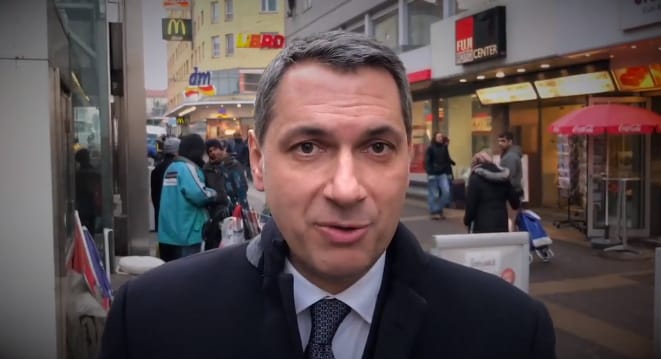 Lázár a lehető legtávolabb akar lenni Orbántól