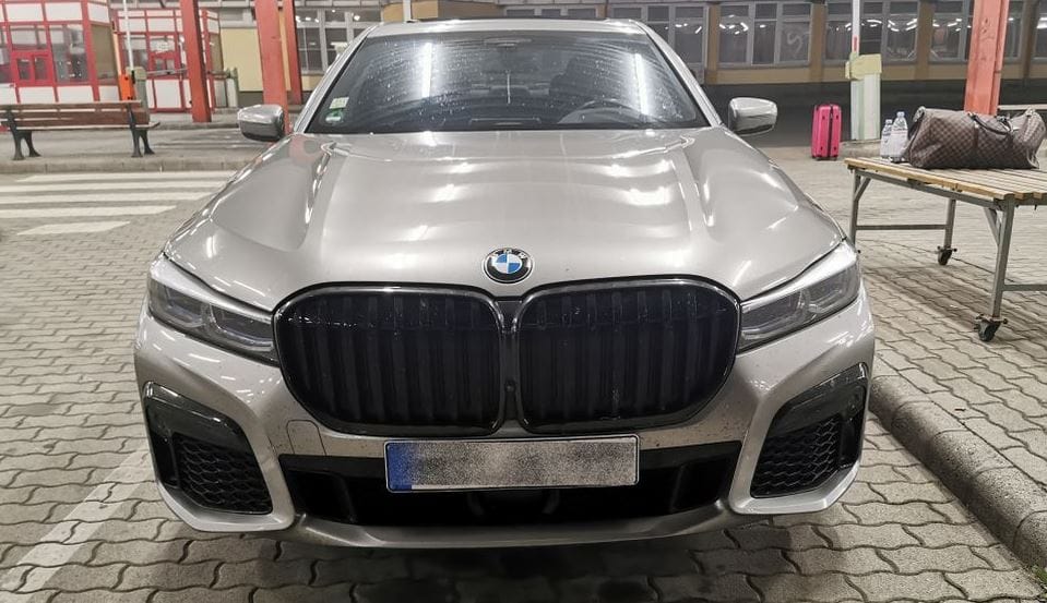 25 milliós, lopott 7-es BMW-vel próbálkoztak átjutni Nagylaknál