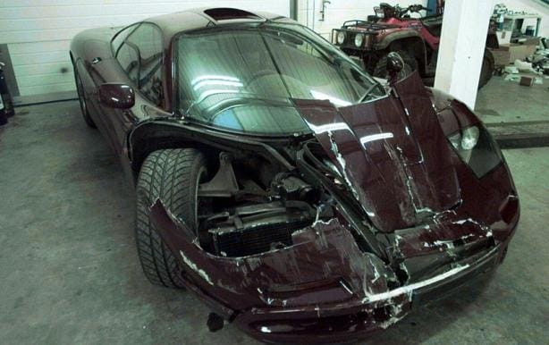 300 millióért javították meg Mr. Bean összetört McLarenjét