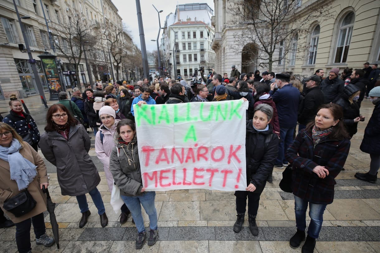 Orbán Viktor volt gimnáziumának tanárai is tiltakoznak a sztrájkrendelet ellen