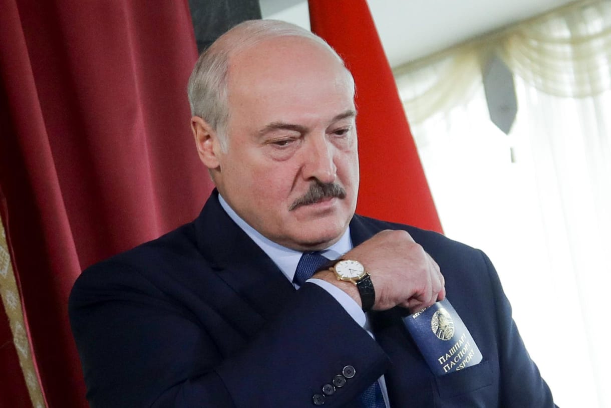 Lukasenka: Fehéroroszország katonákat vezényelt a nyugati határára