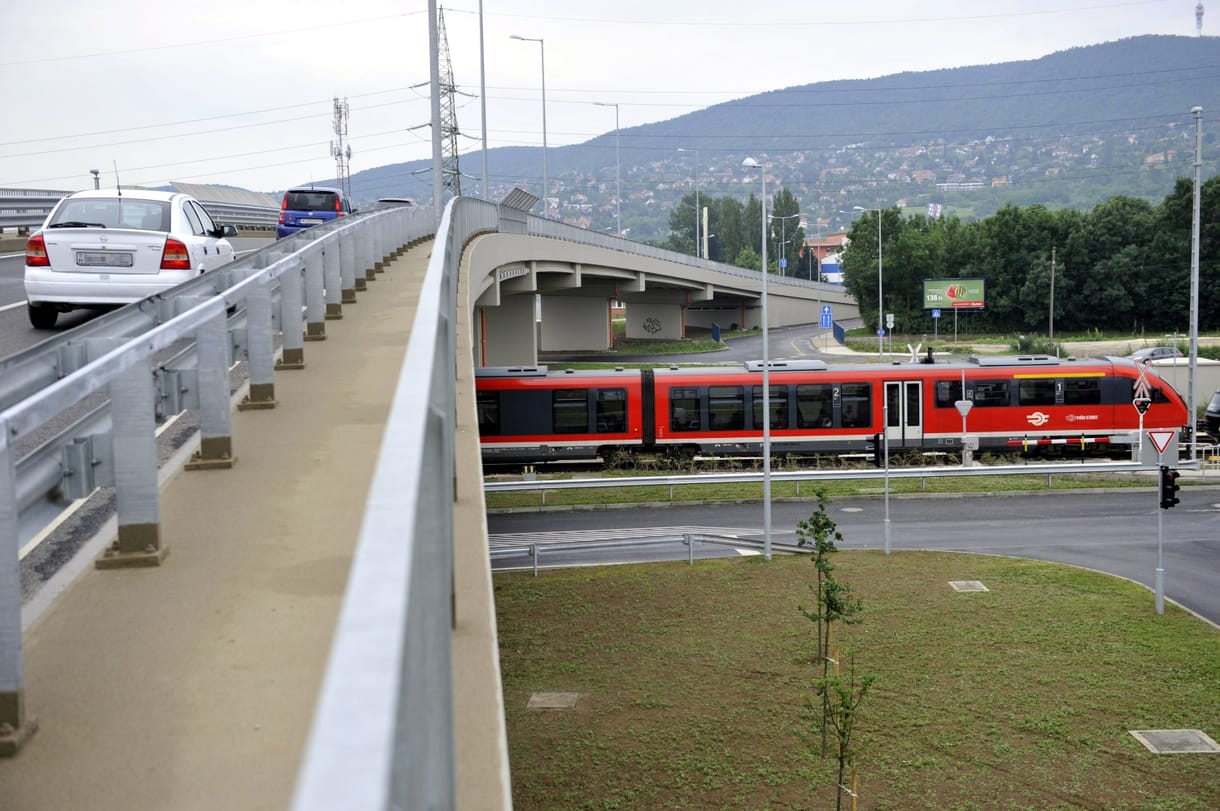 4000 milliárd forint megy a következő 4 évben közúti és vasúti fejlesztésekre