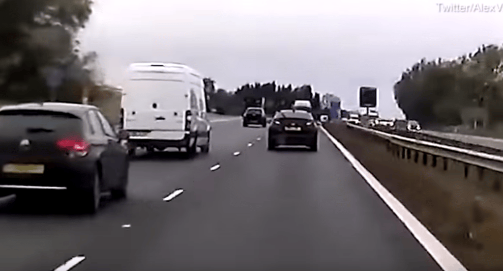 Két kilométeres dugulás van az M5-ösön