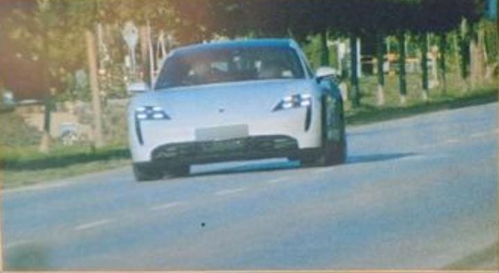 Odaléptek egy elektromos és egy V8-as izomautónak is Siófokon – fejenként 468 ezer a bírság