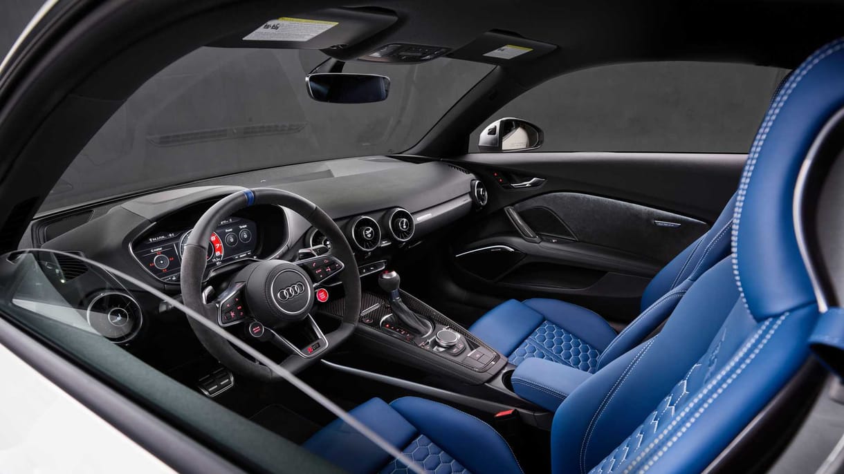 Így száguld közel 300-zal az autópályán a győri Audi TT RS