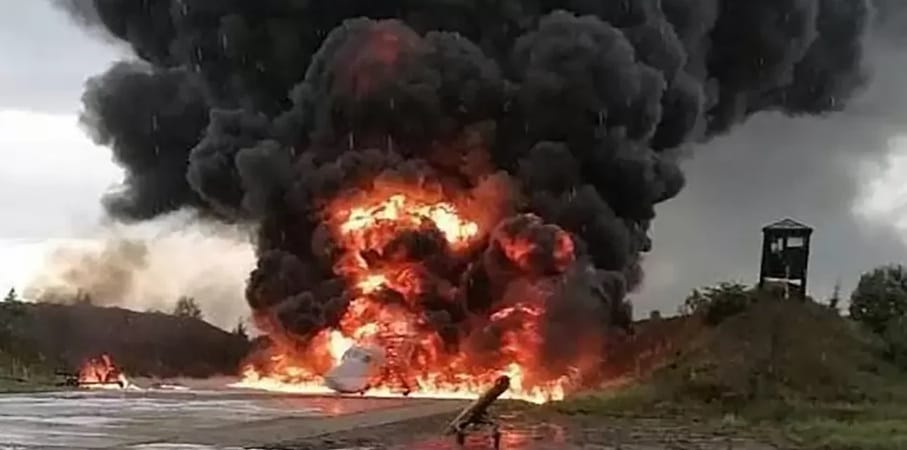 Ukrán dróncsapás pusztíthatott el egy orosz szuperszonikus bombázót Szentpétervár közelében