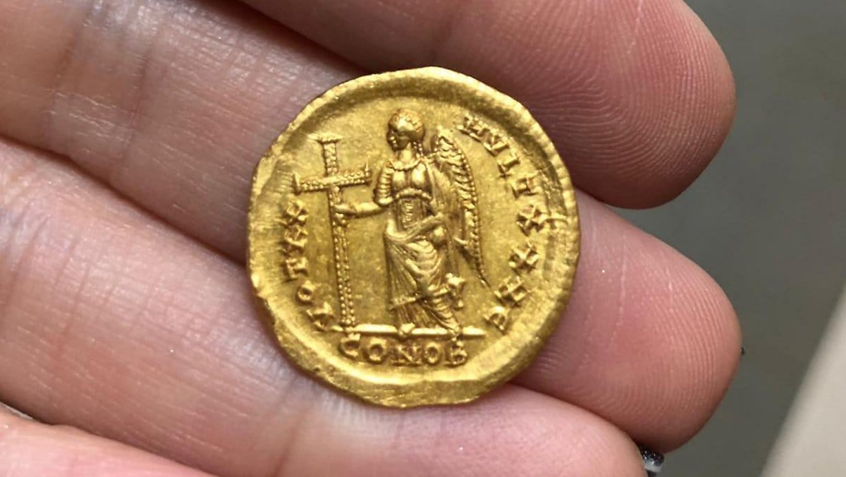 Négy kiránduló diák talált egy 1600 éves aranyérmét