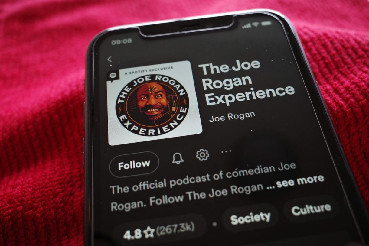 Megvalósította az amerikai álmot, de sokak számára rémálom a podcastkirály