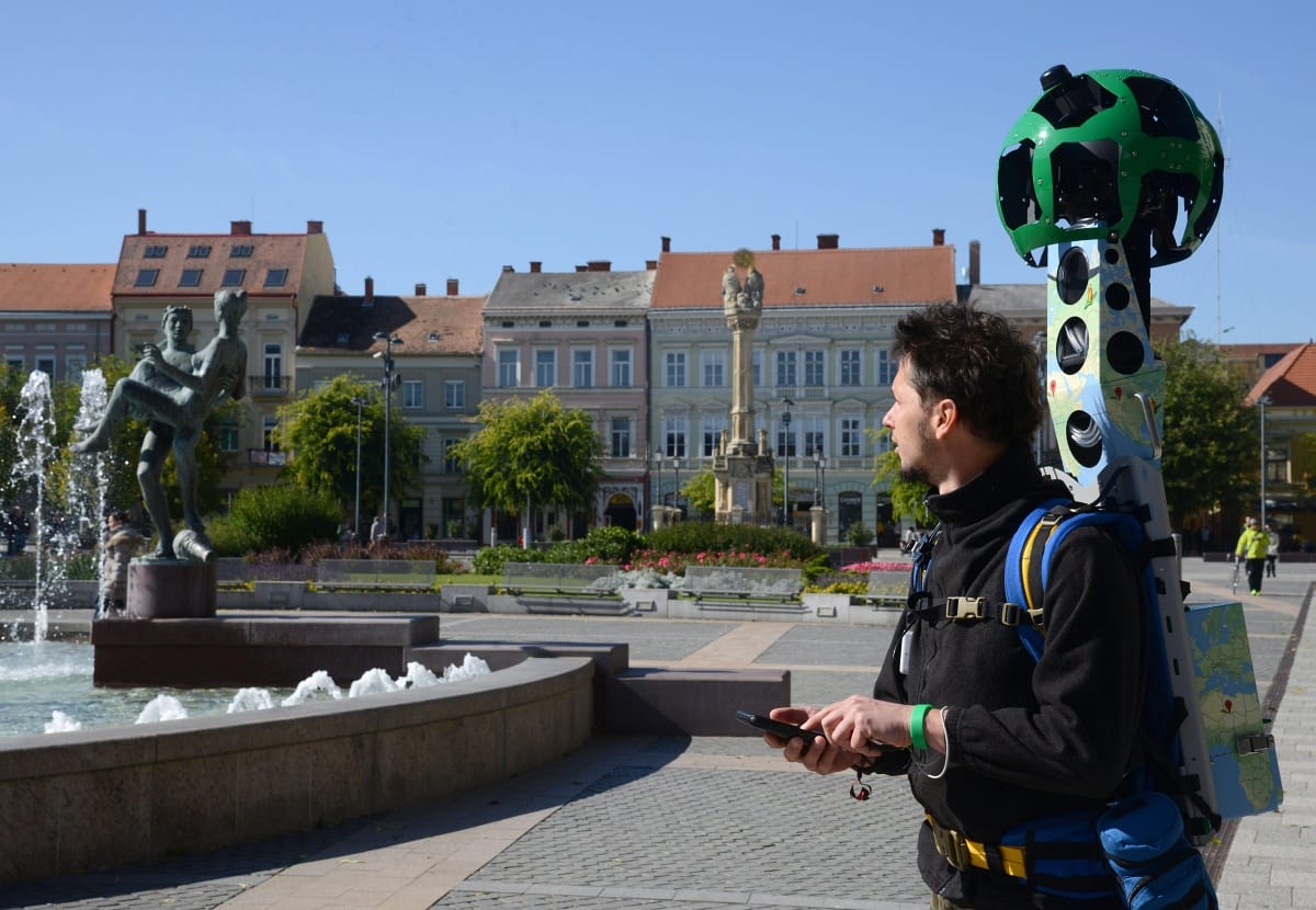 Fotó: Szombathelyen sétál a Google Street View embere