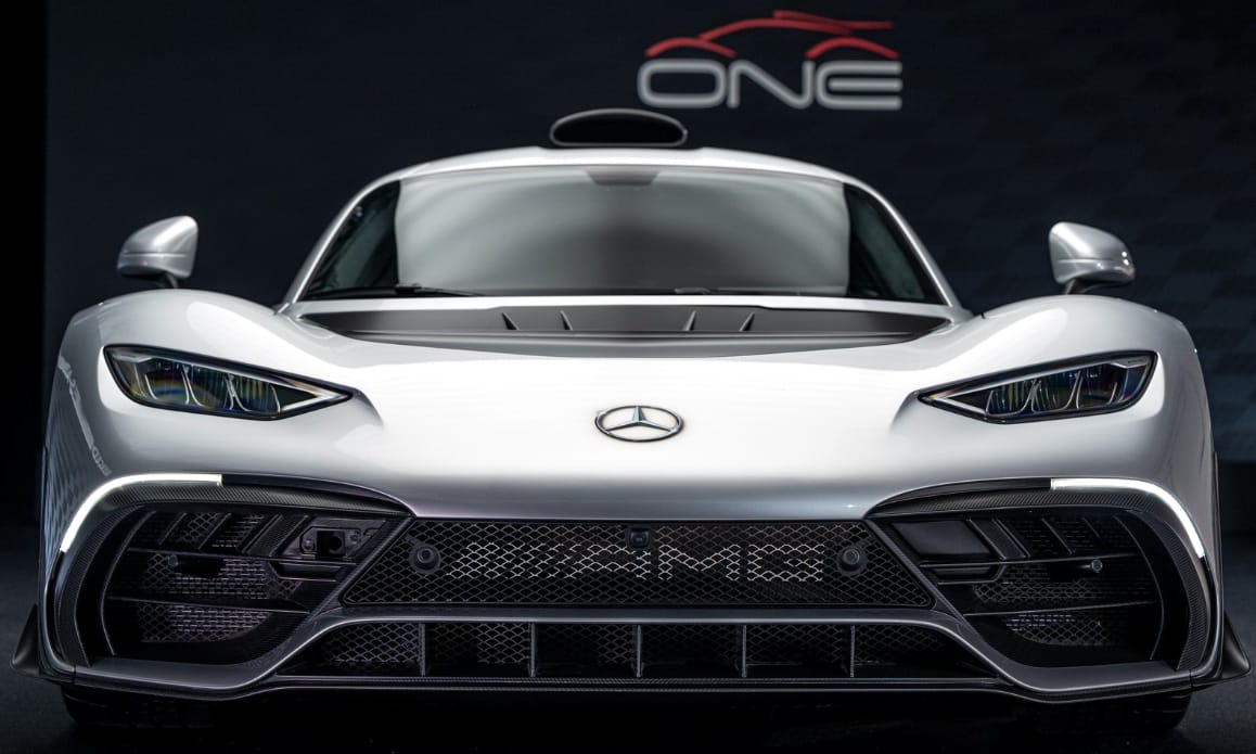 Így alázza le a 730 lóerős AMG-t a legújabb hibrid Mercedes – videó