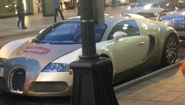 Péniszt fújtak egy 600 milliós Bugattira - fotó