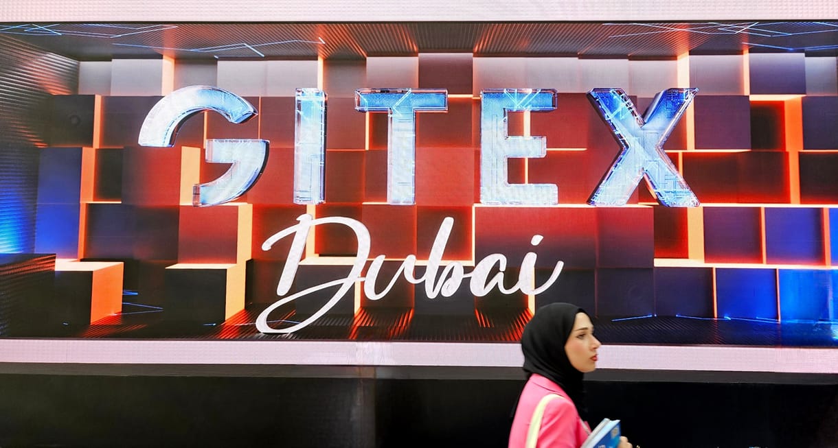 Egymillió embert képeznek át Dubajban a mesterséges intelligenciára, és éppen most 200 ezren nézik, hogy mi lesz ebből