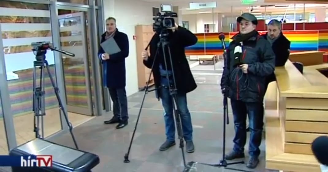 Így hajították ki a Hír TV-t a dunaújvárosi polgármester sajtótájékoztatójáról – videó