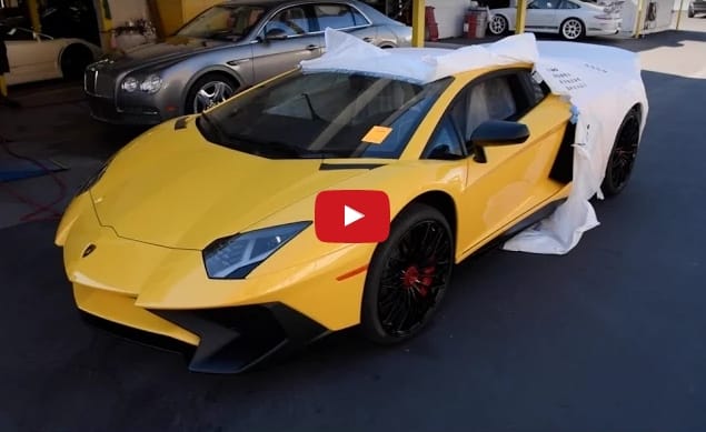 Ilyen az, amikor az ember végre kicsomagol egy 100 milliós Lamborghinit – videó
