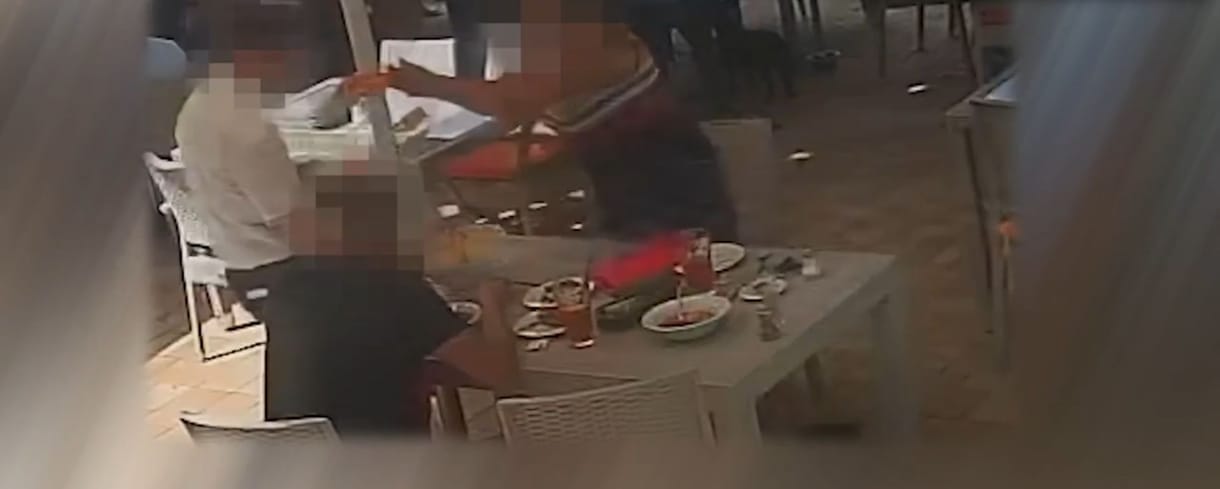 Nem ízlett nekik a halászlé, törni-zúzni kezdtek az étteremben