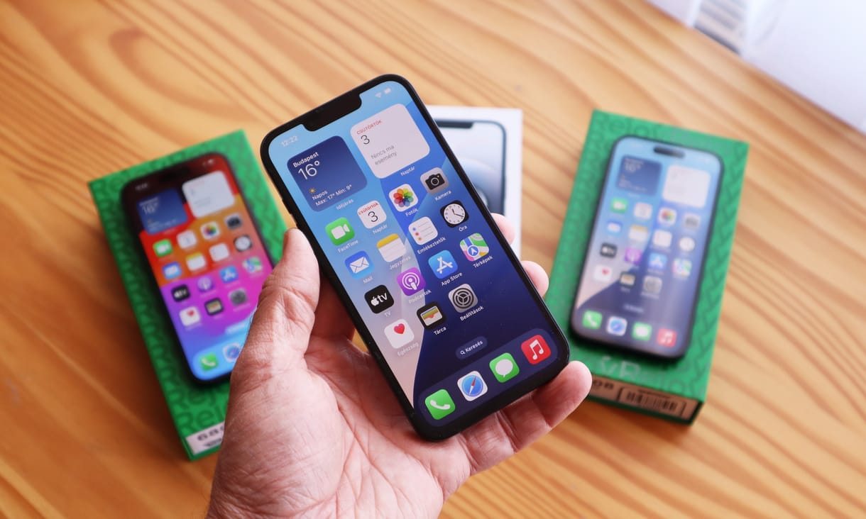 Megéri a legolcsóbb új iPhone? Vagy akkor már inkább egy régebbit vegyek? Teszten az iPhone 16e