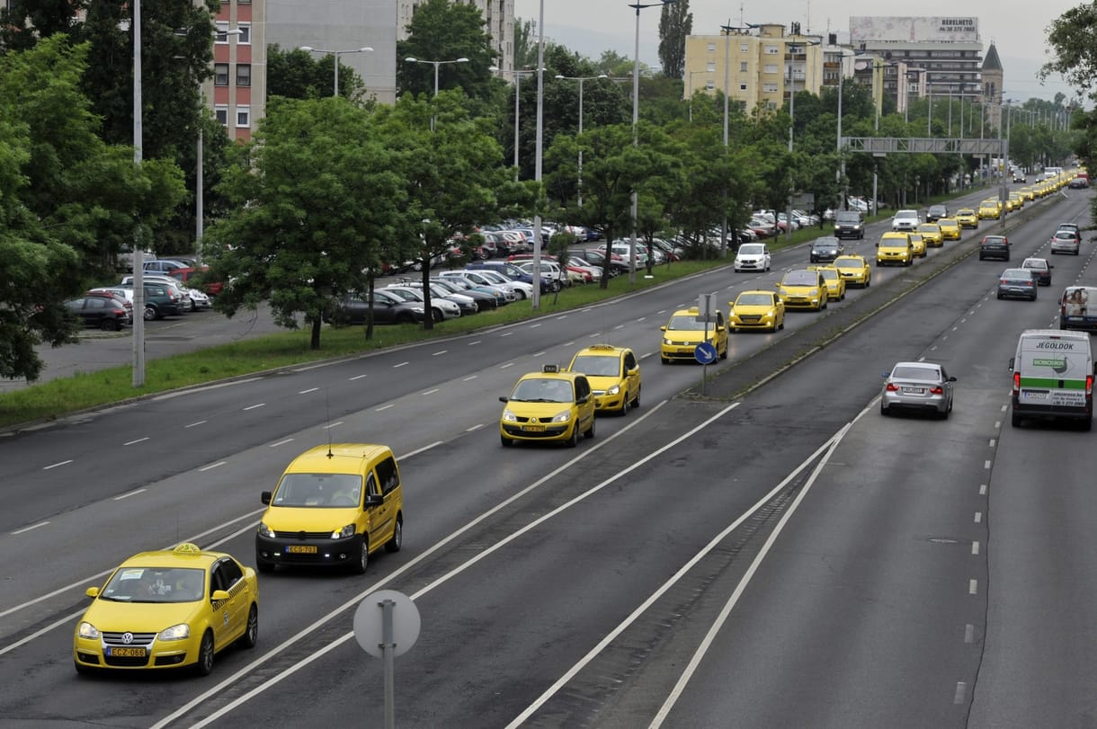 A kormány és a minisztériumok egyszerűen nem állnak szóba az Uberrel