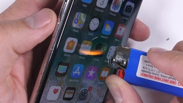 Égették, karcolták, fagyasztották: így feszegették az iPhone X határait
