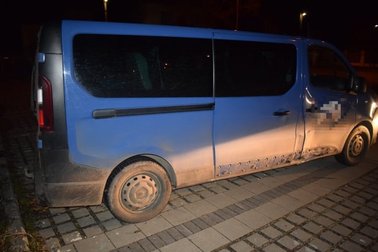 Ellopott két férfi egy autót, kicsit összetörték, majd visszavitték