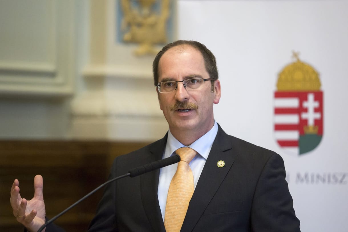 Elfogadtak egy törvényt, amivel Patyi könnyebben lehet bíró 