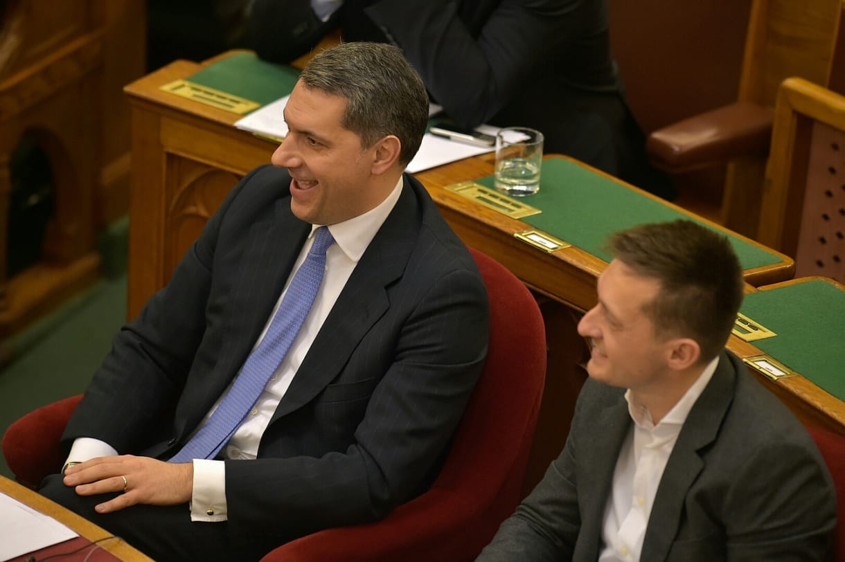 Lázár már horogkeresztes sört vizionált a Parlamentben