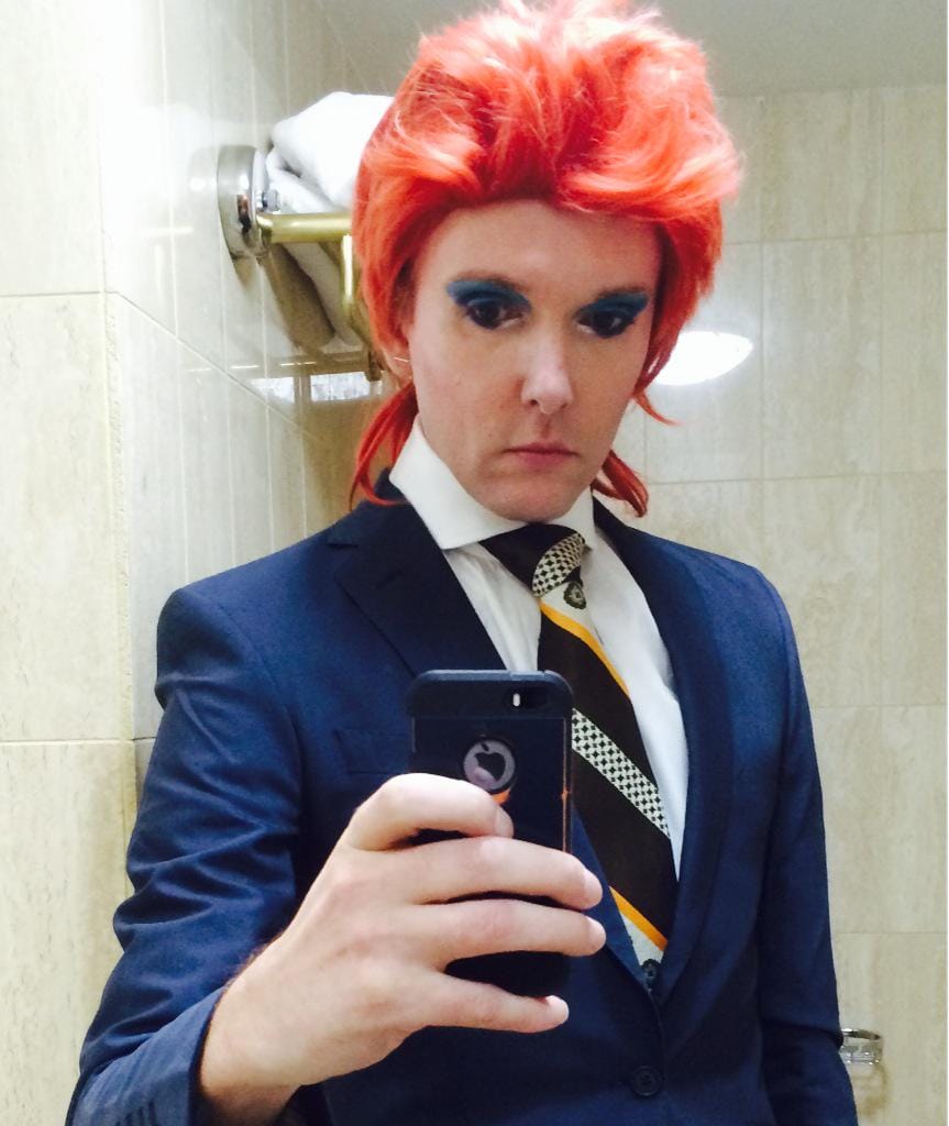 David Bowie bőrébe bújik az egyetemi professzor