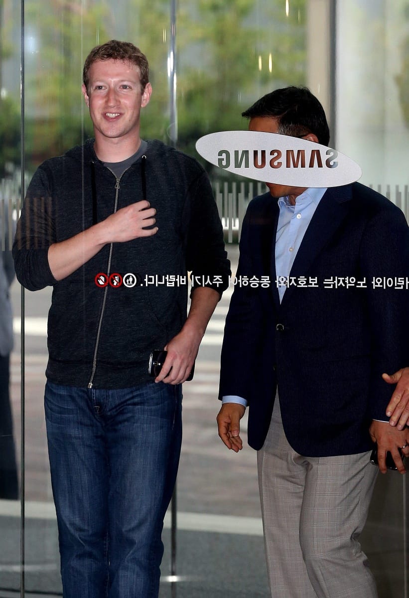 Fotó: Zuckerberg végre hajlandó volt felöltözni