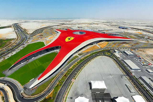 Luxus Ferrari vidámpark nyílt Abu-Dzabiban